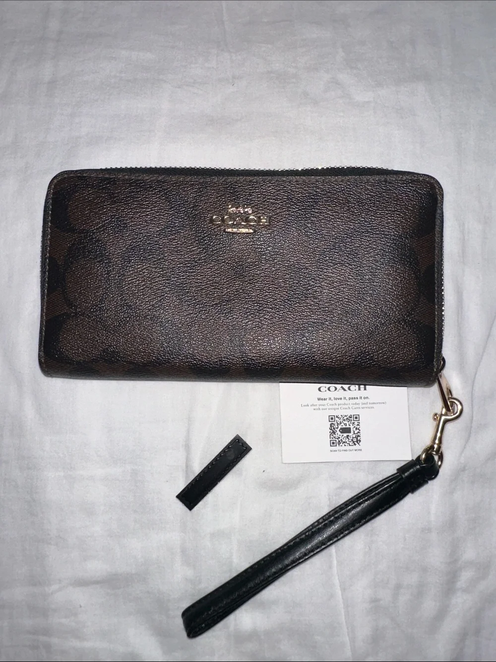 Coach Signature Canvas Zip Wallet in Brown